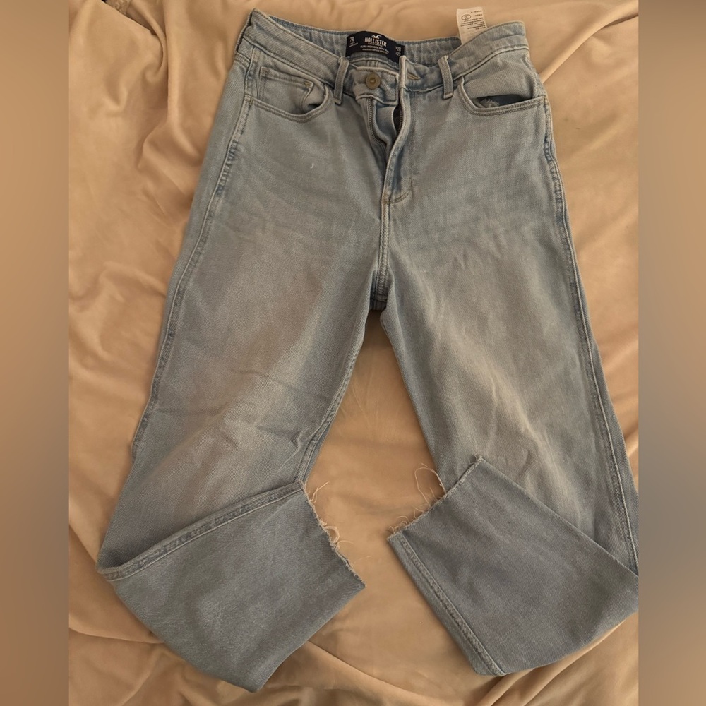 Hollister Ultra High Rise Mom Jeans